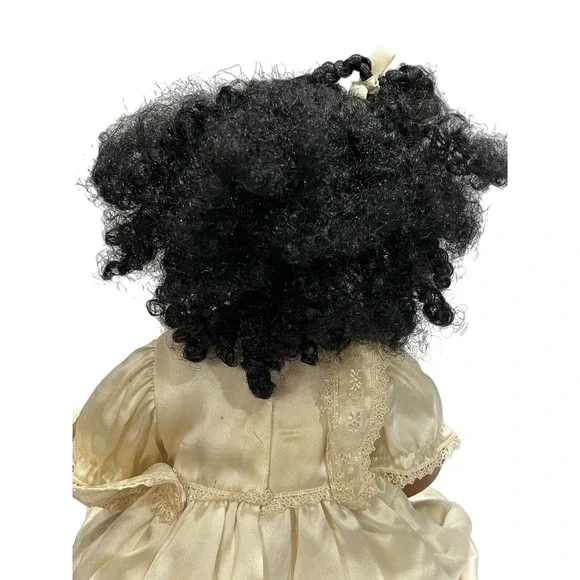 Gay Boassy 1999 Halle #1201 Porcelain African American Tender Toddlers 22